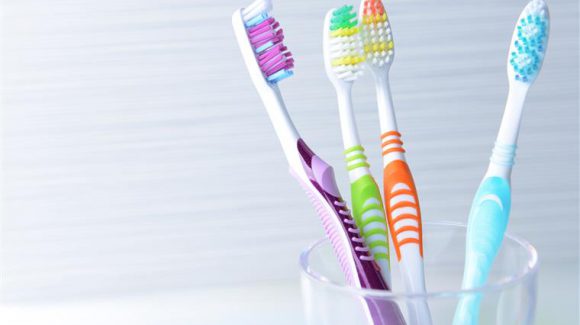 Como escolher uma escova de dentes?